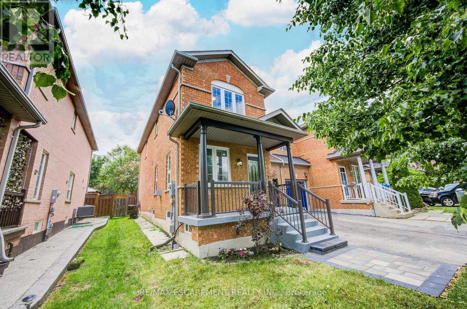 267 FITZGERALD CRESCENT - 1