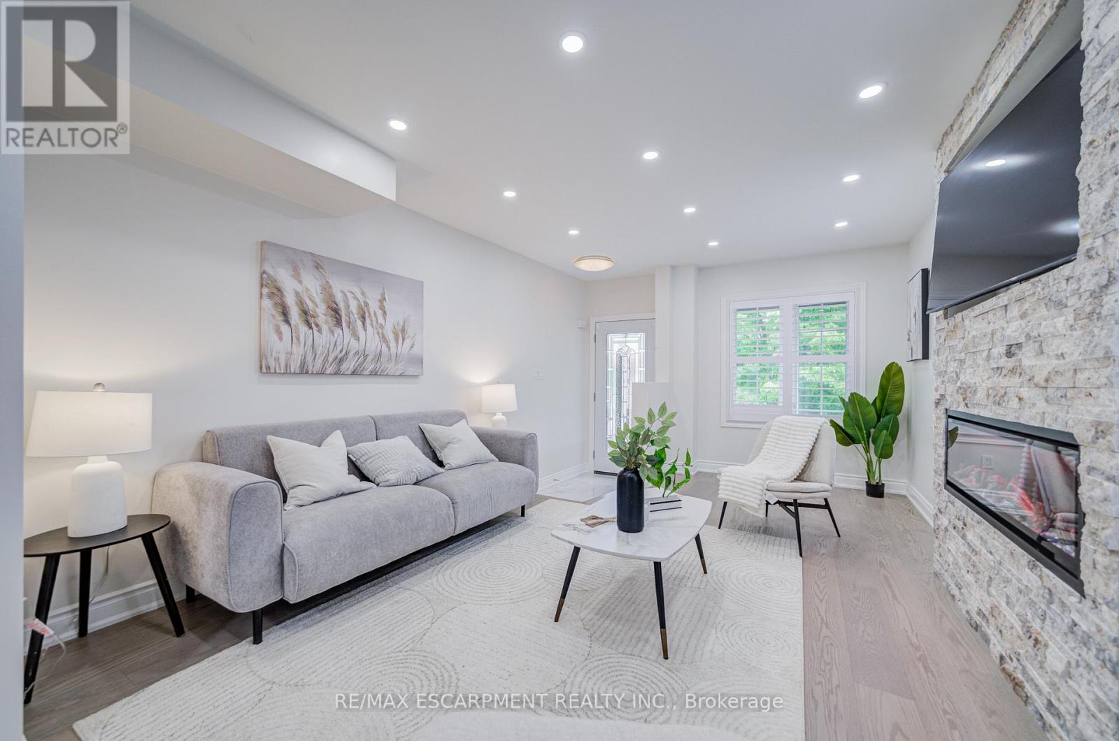 267 FITZGERALD CRESCENT - 8