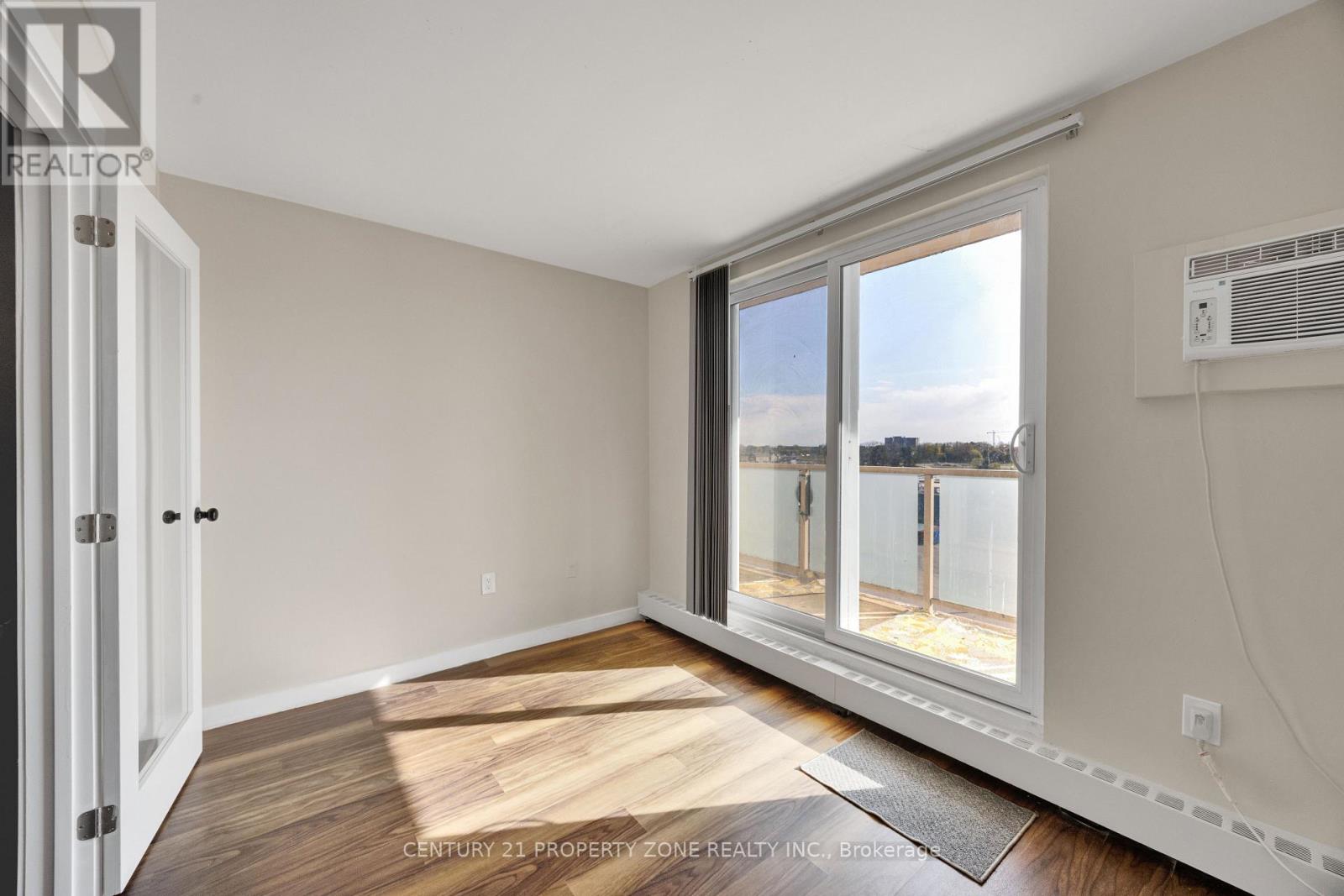 #907 573 MORNINGTON AVENUE - 24