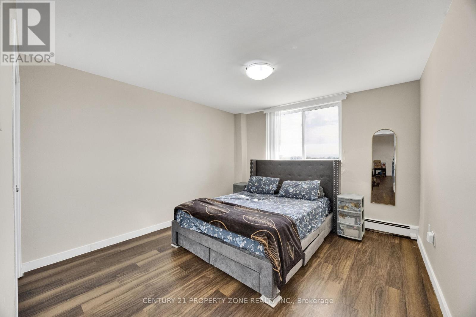#907 573 MORNINGTON AVENUE - 25