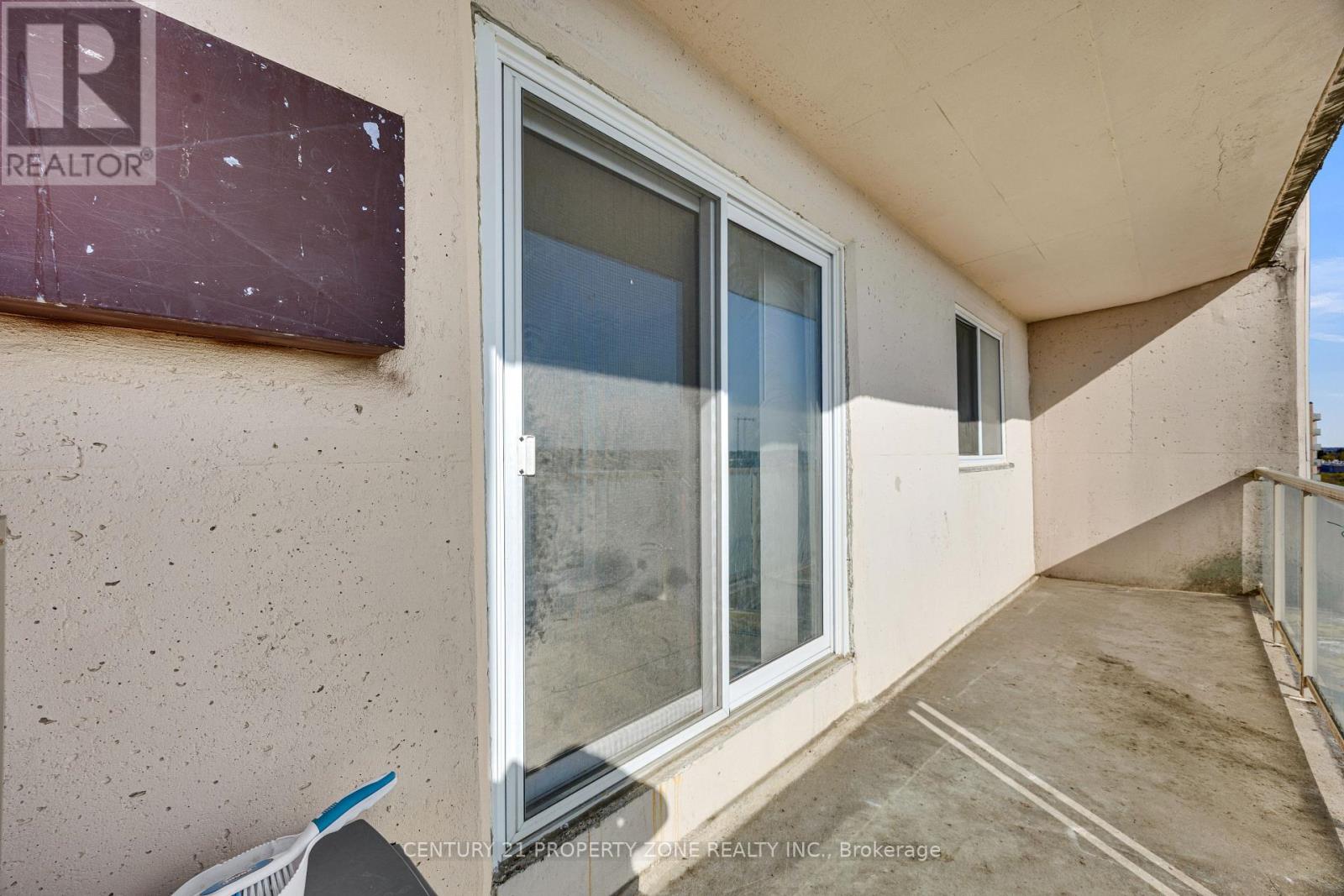 #907 573 MORNINGTON AVENUE - 31