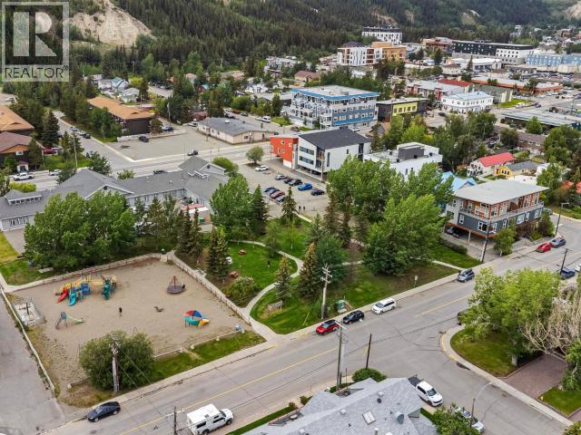 202-301 HAWKINS STREET - 4