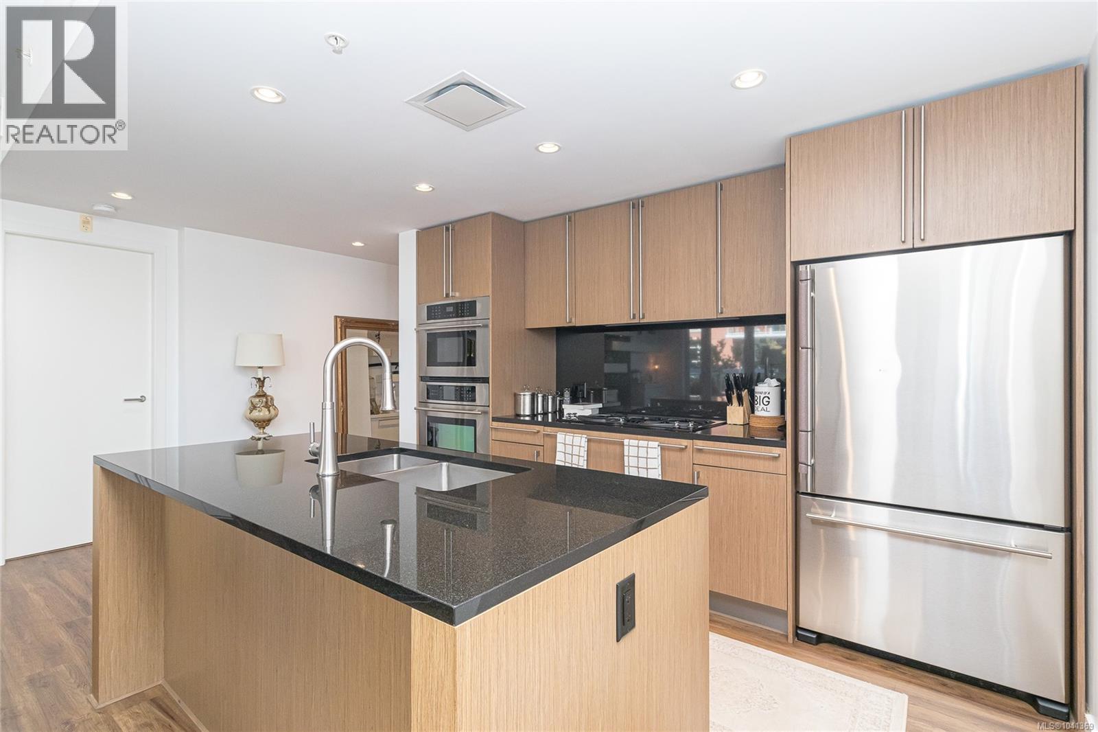 #105 100 Saghalie Rd - 13