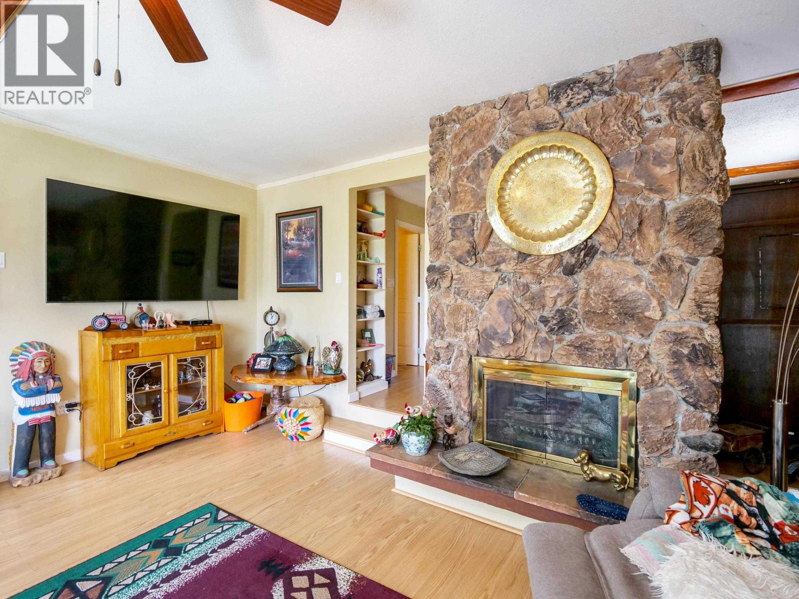 1929 BEACH CRESCENT - 11