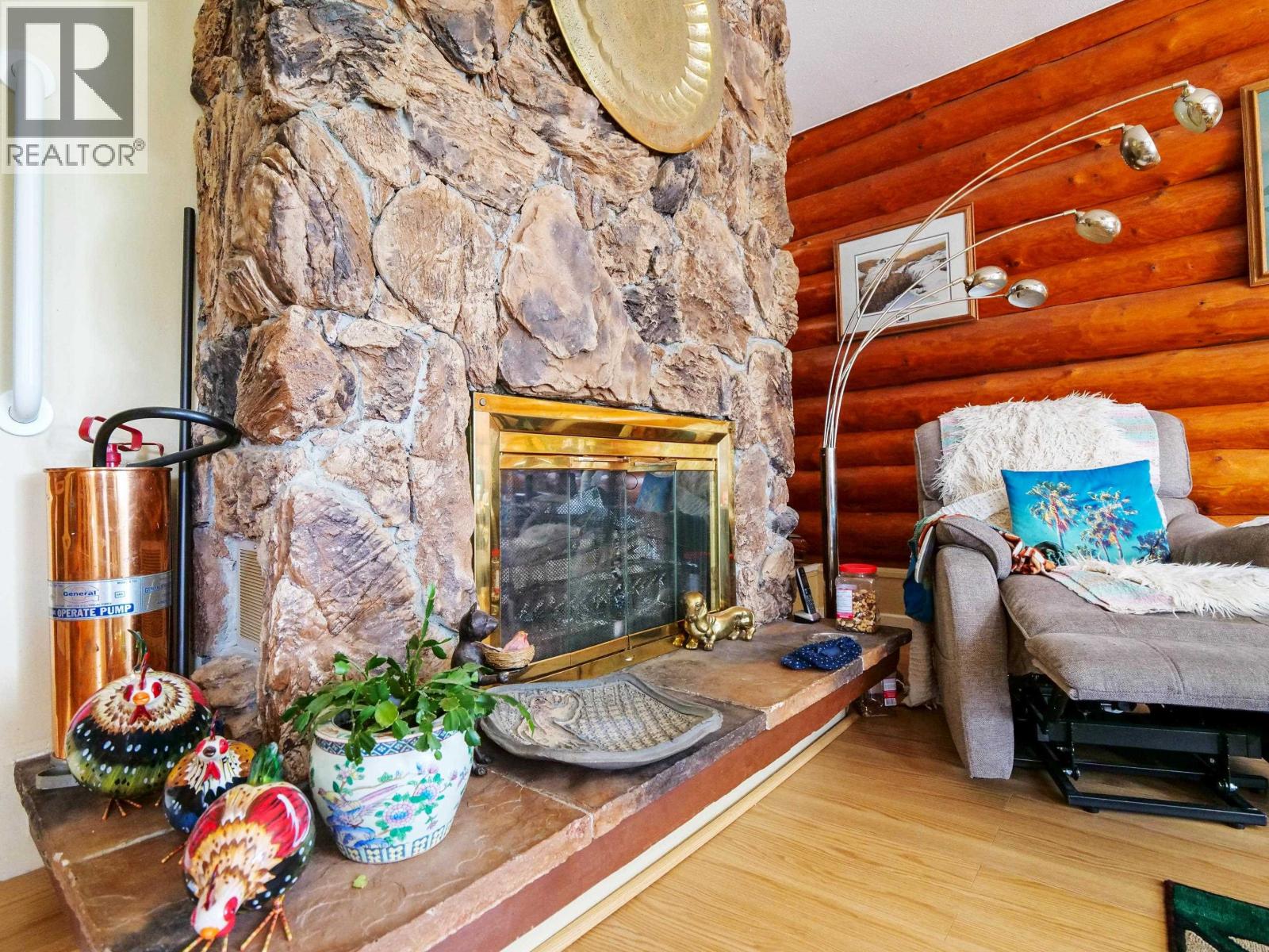 1929 BEACH CRESCENT - 12