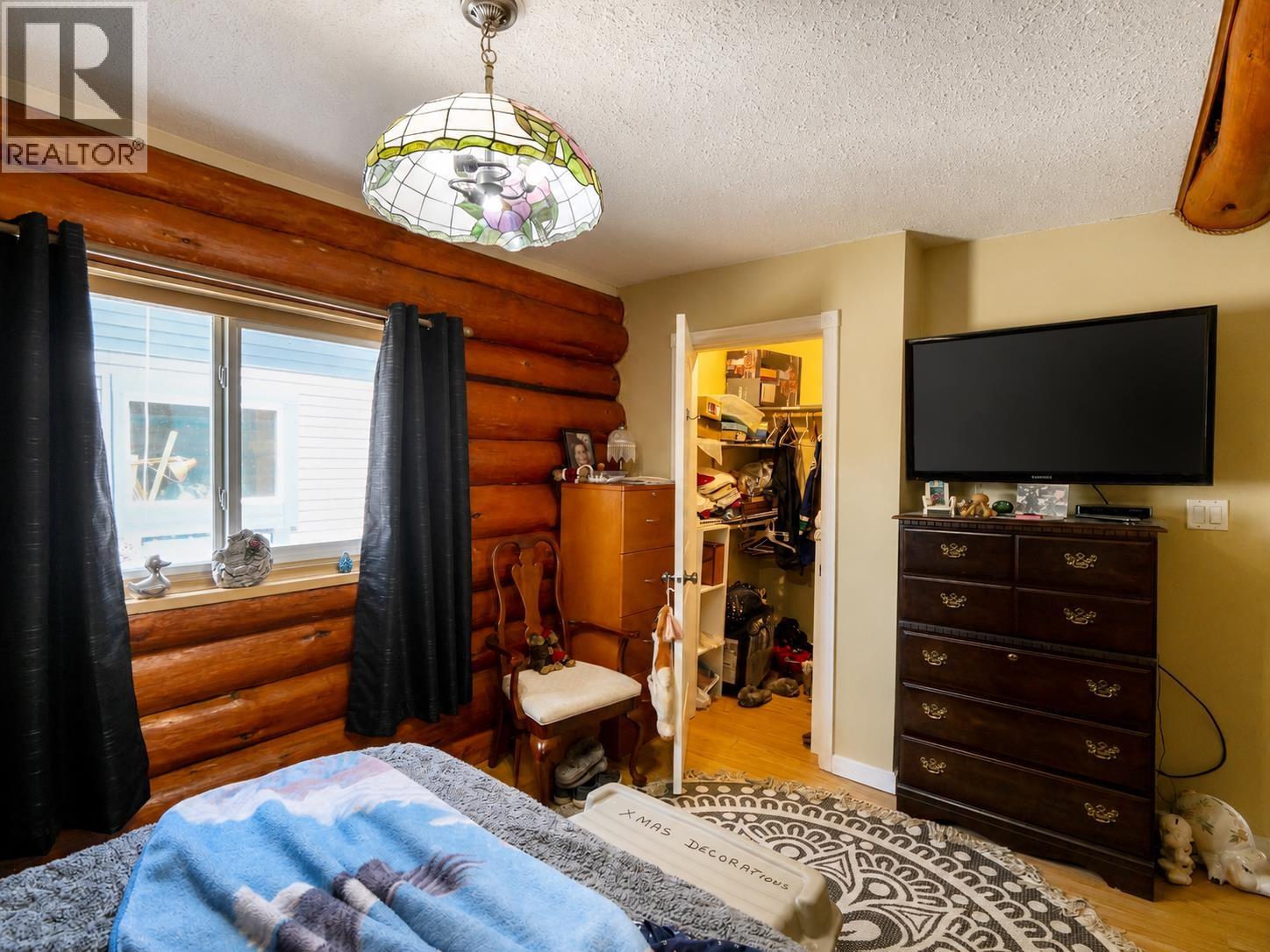 1929 BEACH CRESCENT - 19