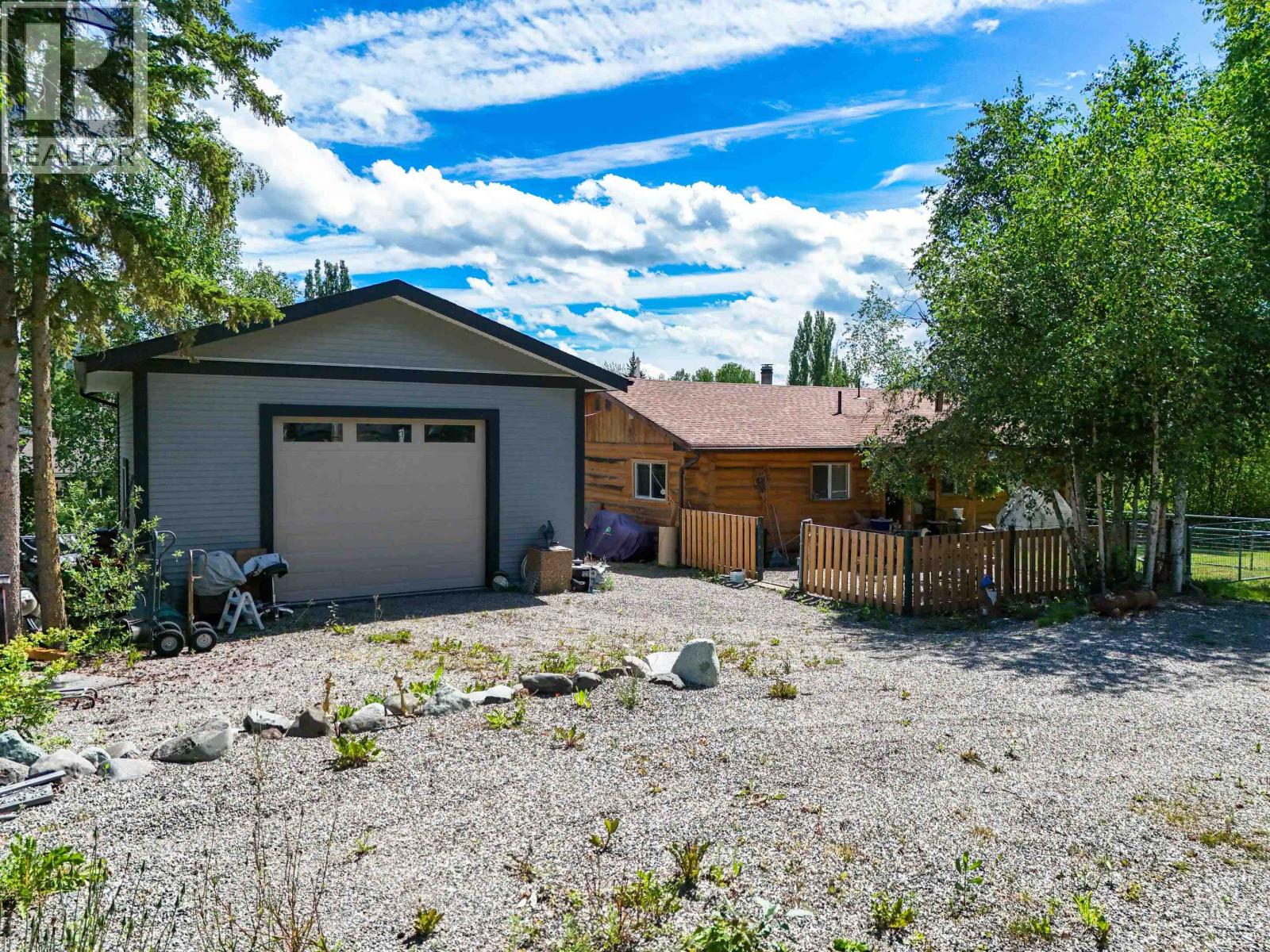 1929 BEACH CRESCENT - 26