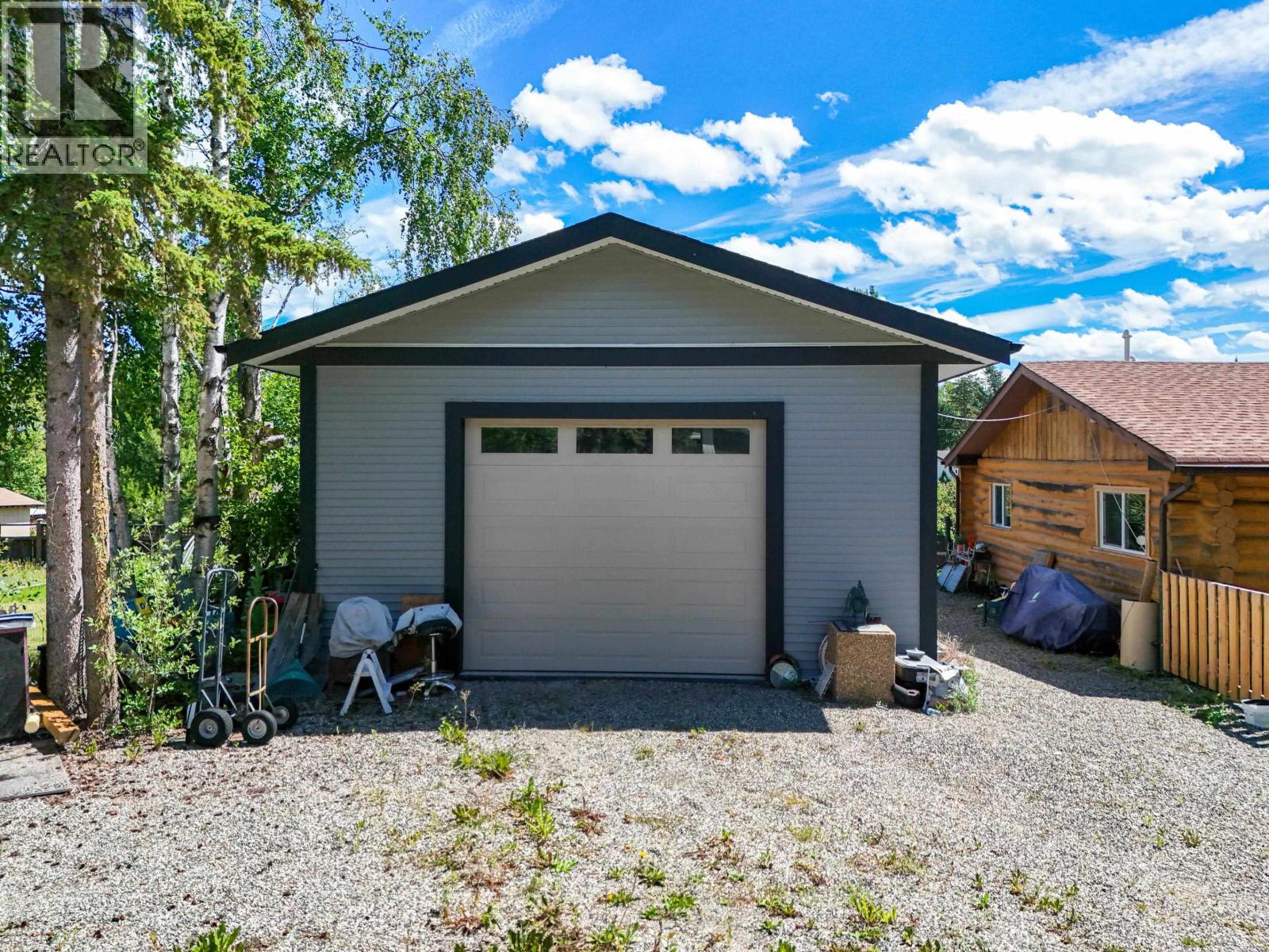 1929 BEACH CRESCENT - 4
