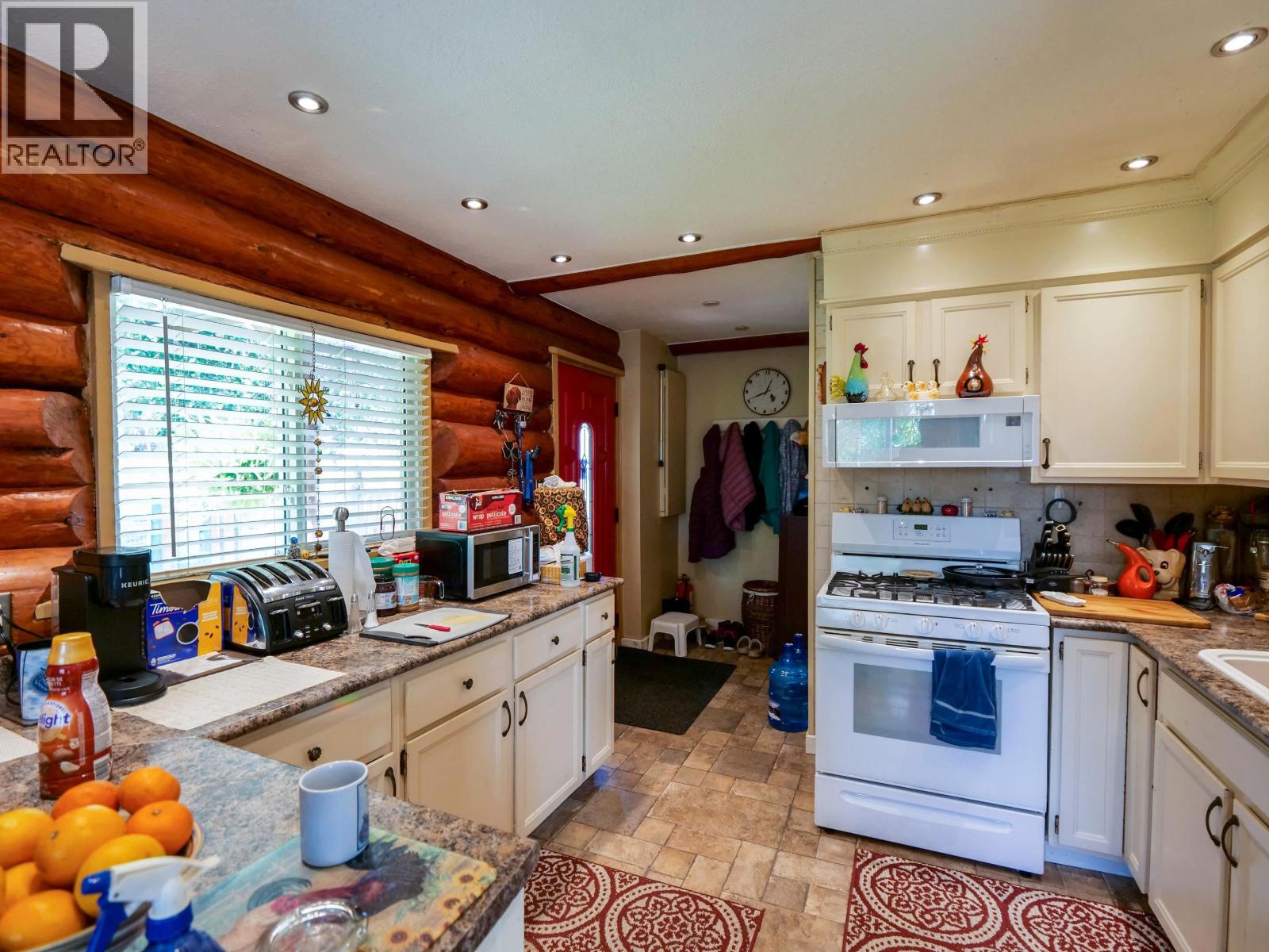 1929 BEACH CRESCENT - 6