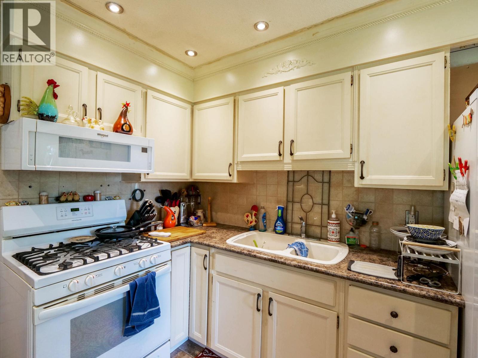 1929 BEACH CRESCENT - 7