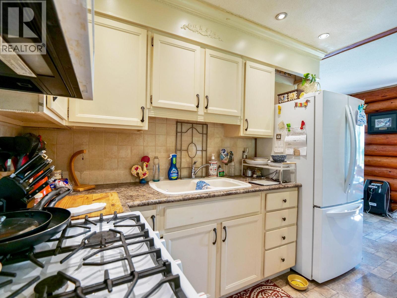 1929 BEACH CRESCENT - 8
