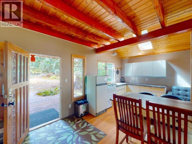 1643 VANCOUVER BLVD - 6