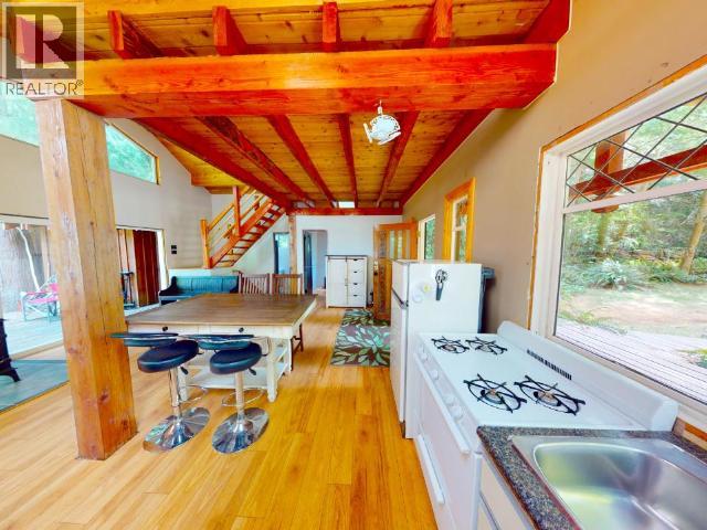 1643 VANCOUVER BLVD - 9