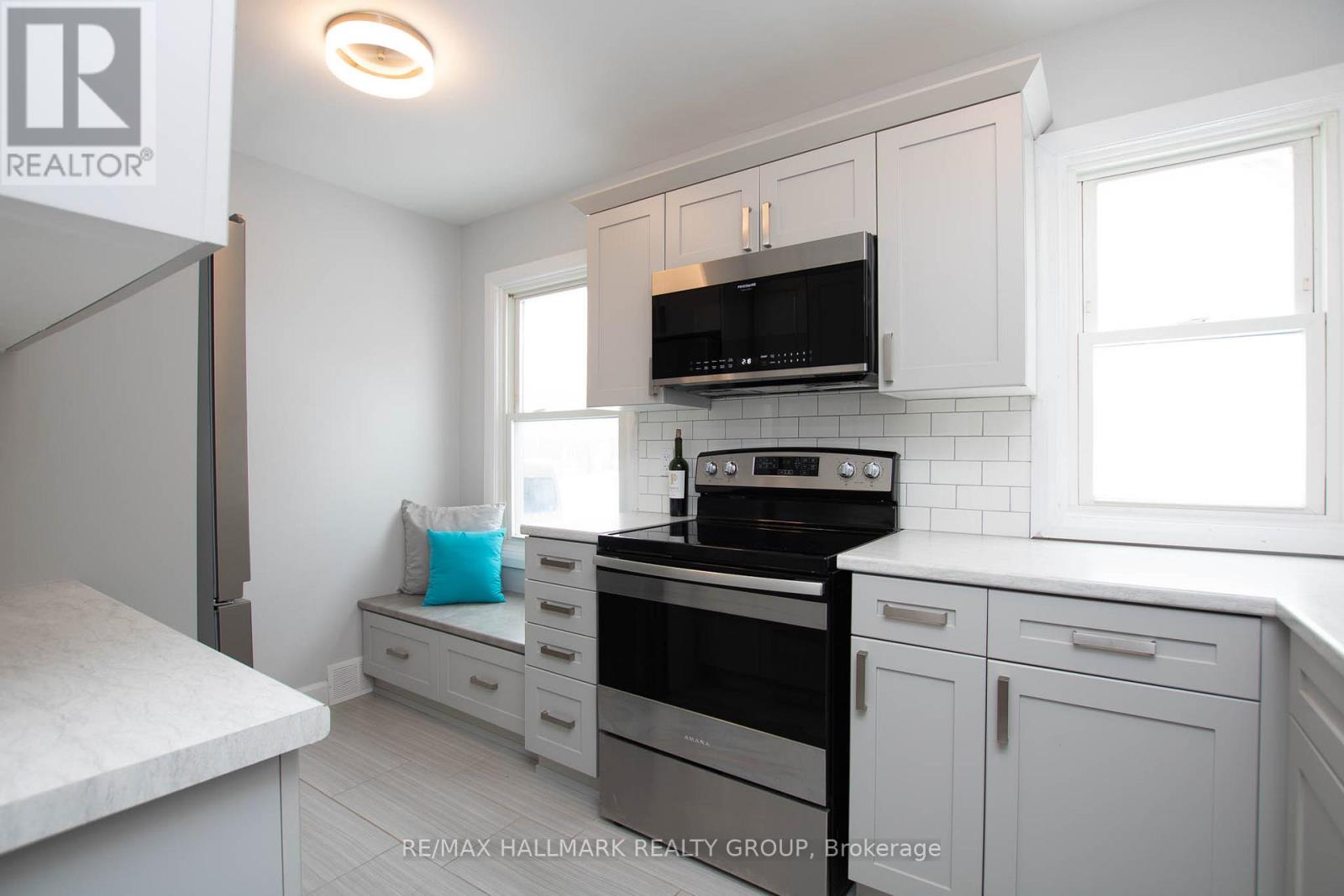 929 MERIVALE ROAD - 13