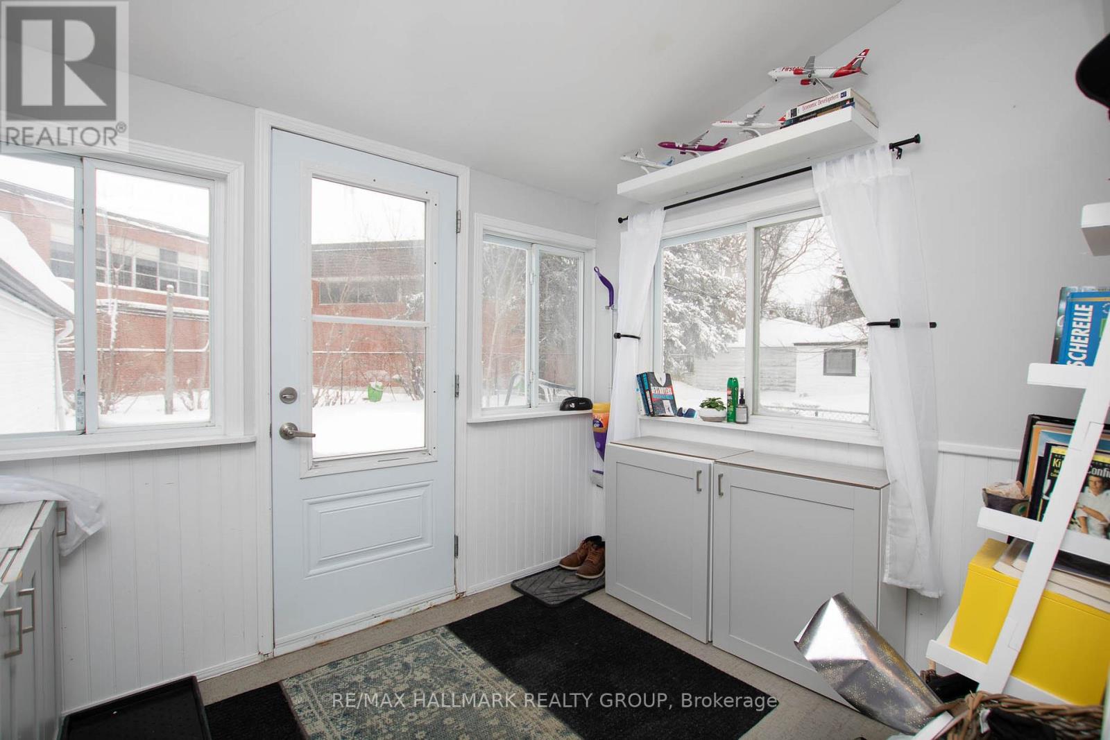 929 MERIVALE ROAD - 16