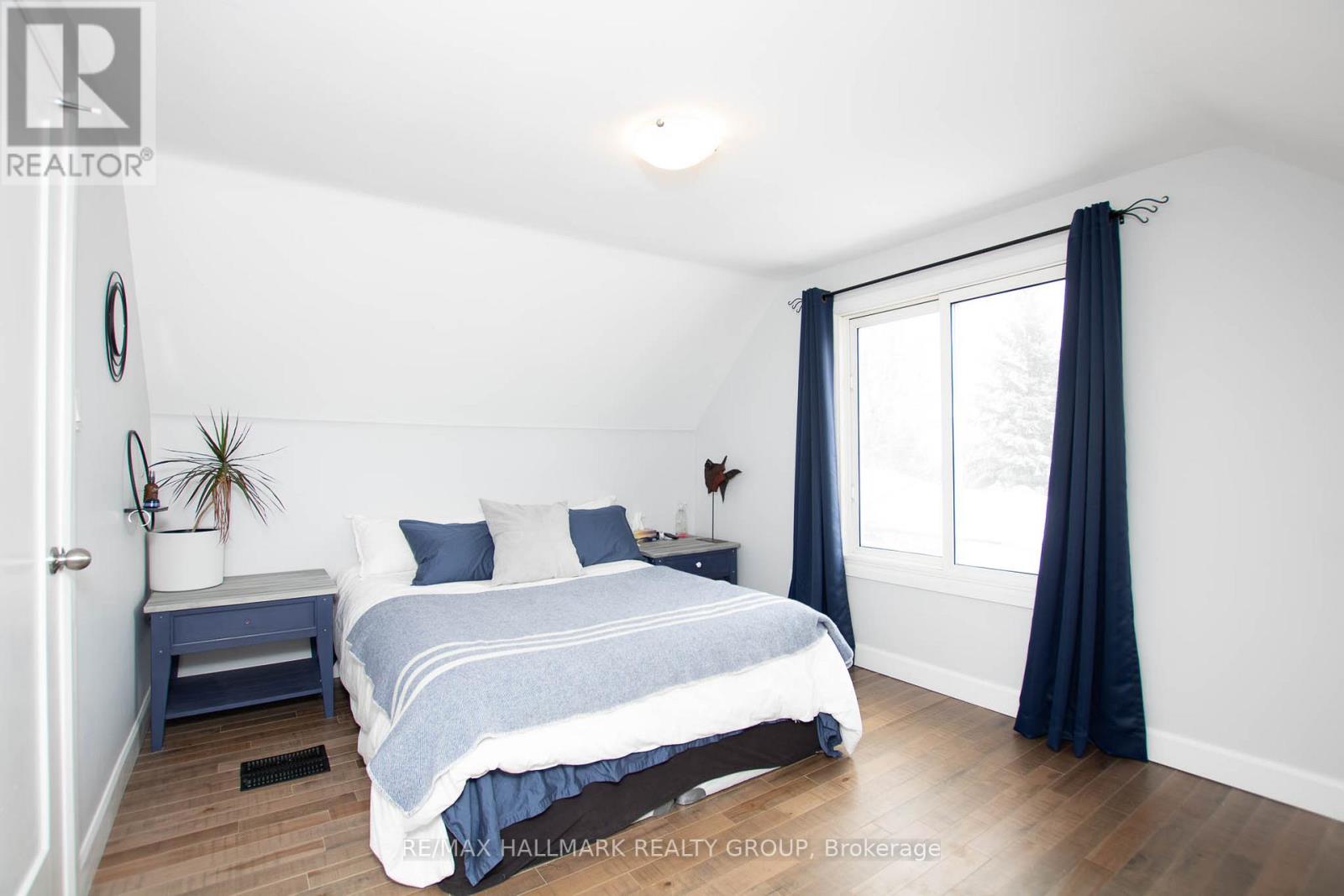 929 MERIVALE ROAD - 17