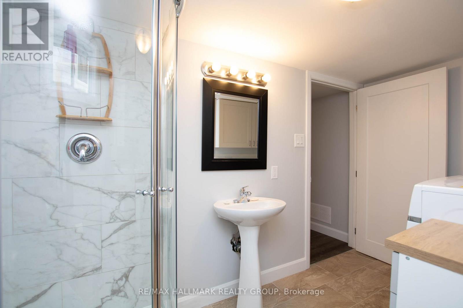 929 MERIVALE ROAD - 24
