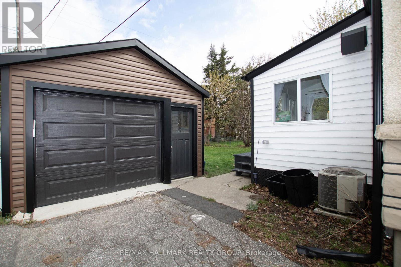 929 MERIVALE ROAD - 4