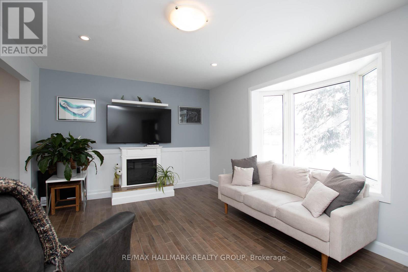 929 MERIVALE ROAD - 7