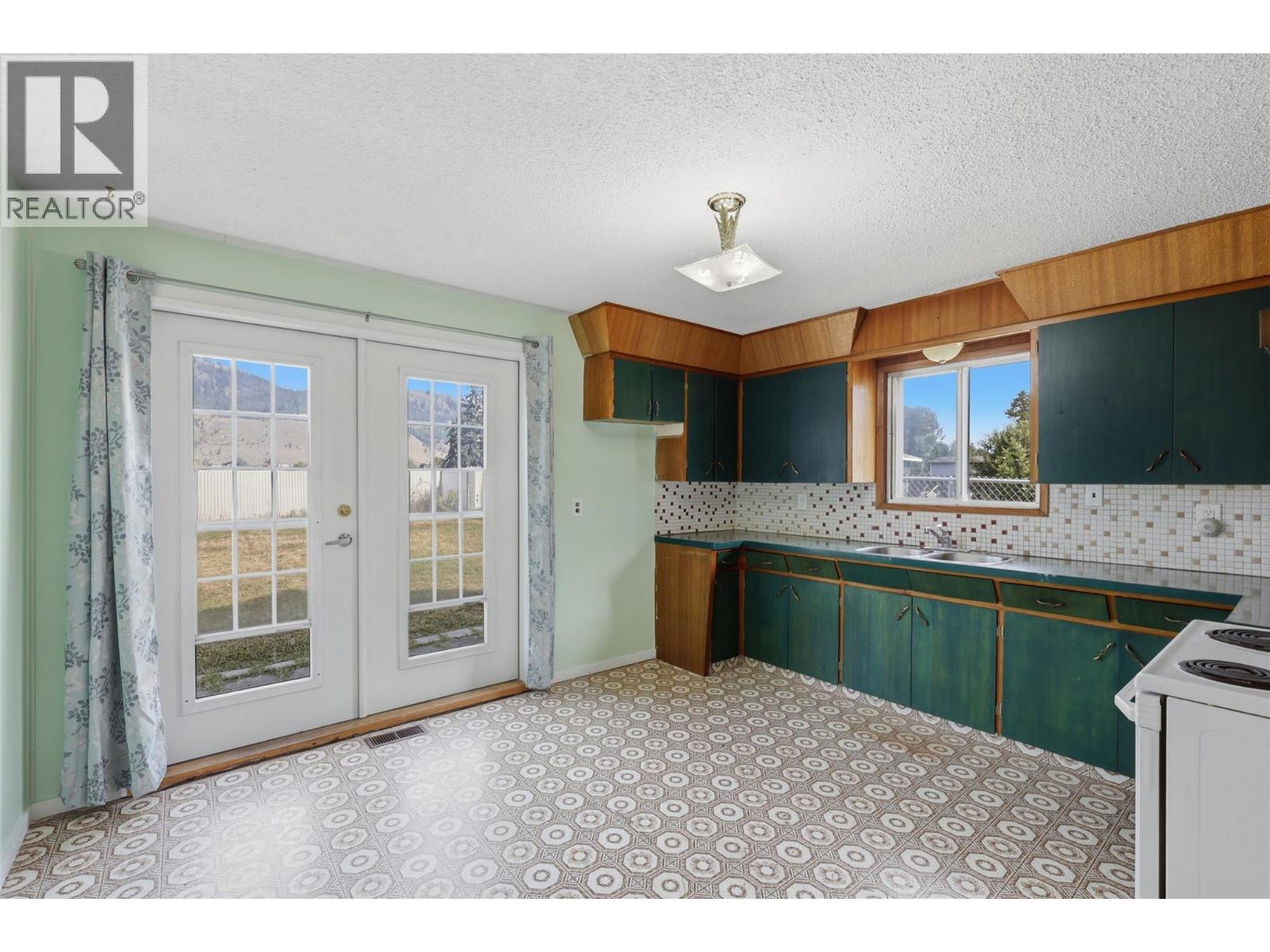 3987 Yellowhead Highway - Image 11