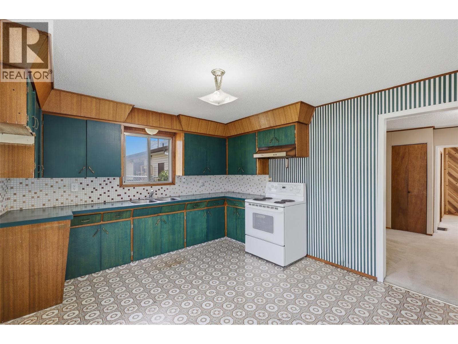 3987 Yellowhead Highway - 13
