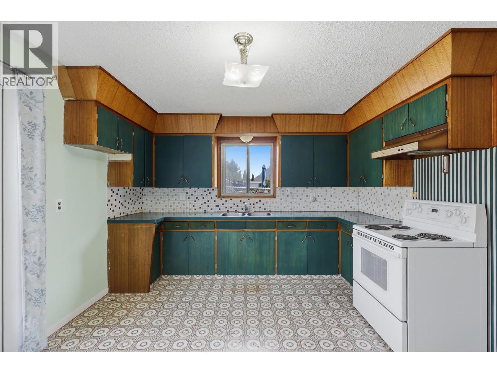 3987 Yellowhead Highway - Image 12
