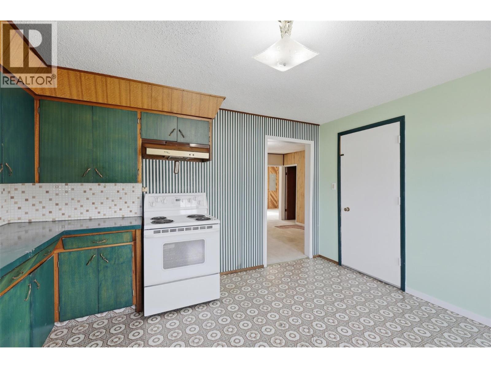 3987 Yellowhead Highway - 14