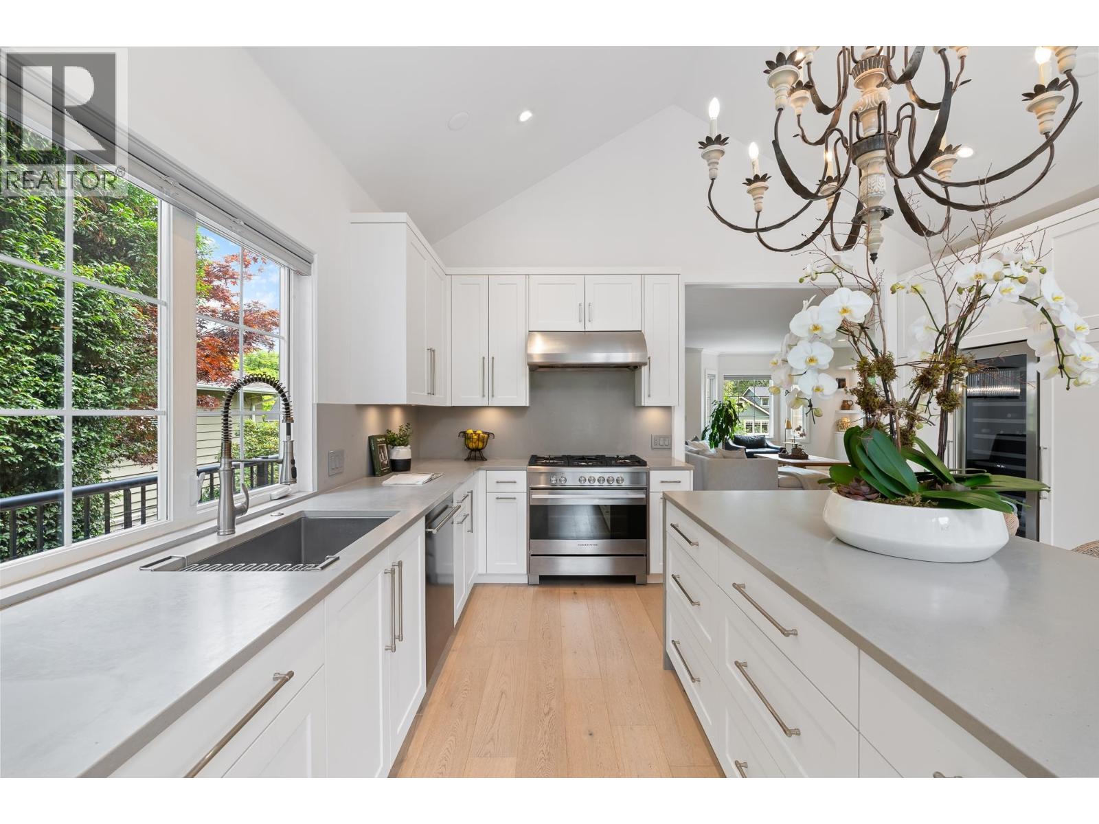 1733 FULTON AVENUE, West Vancouver