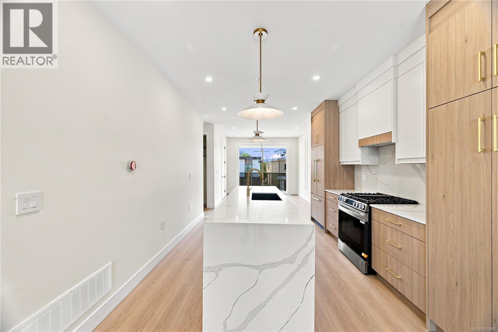 2124 Kingbird Dr - 12