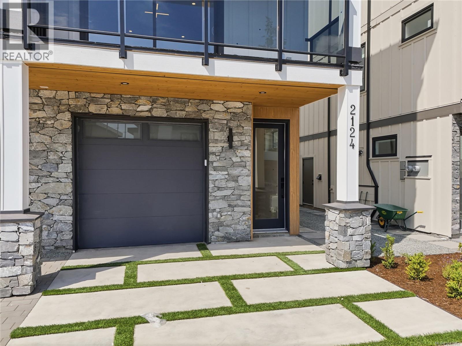 2124 Kingbird Dr - 3