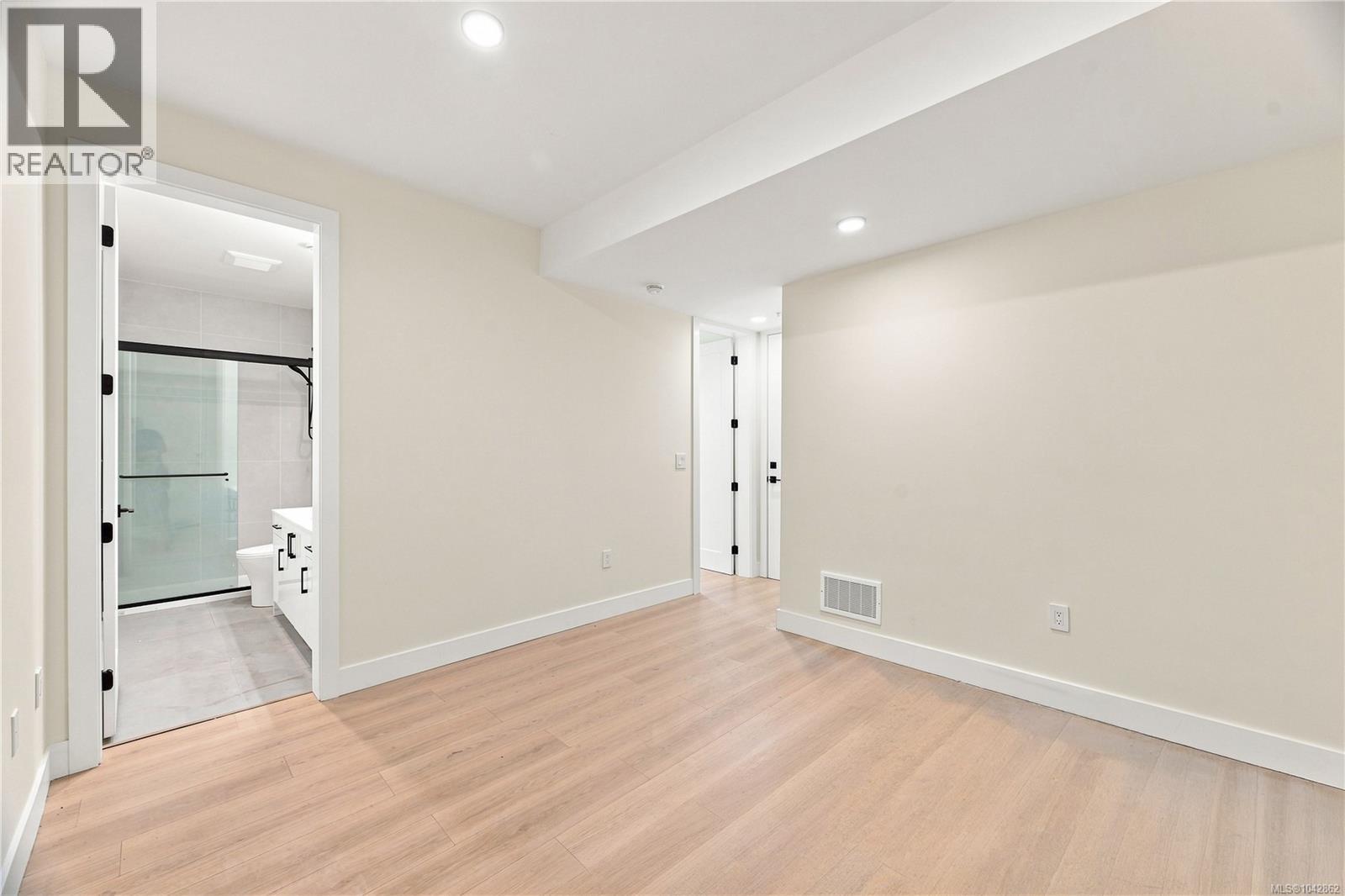 2124 Kingbird Dr - 36