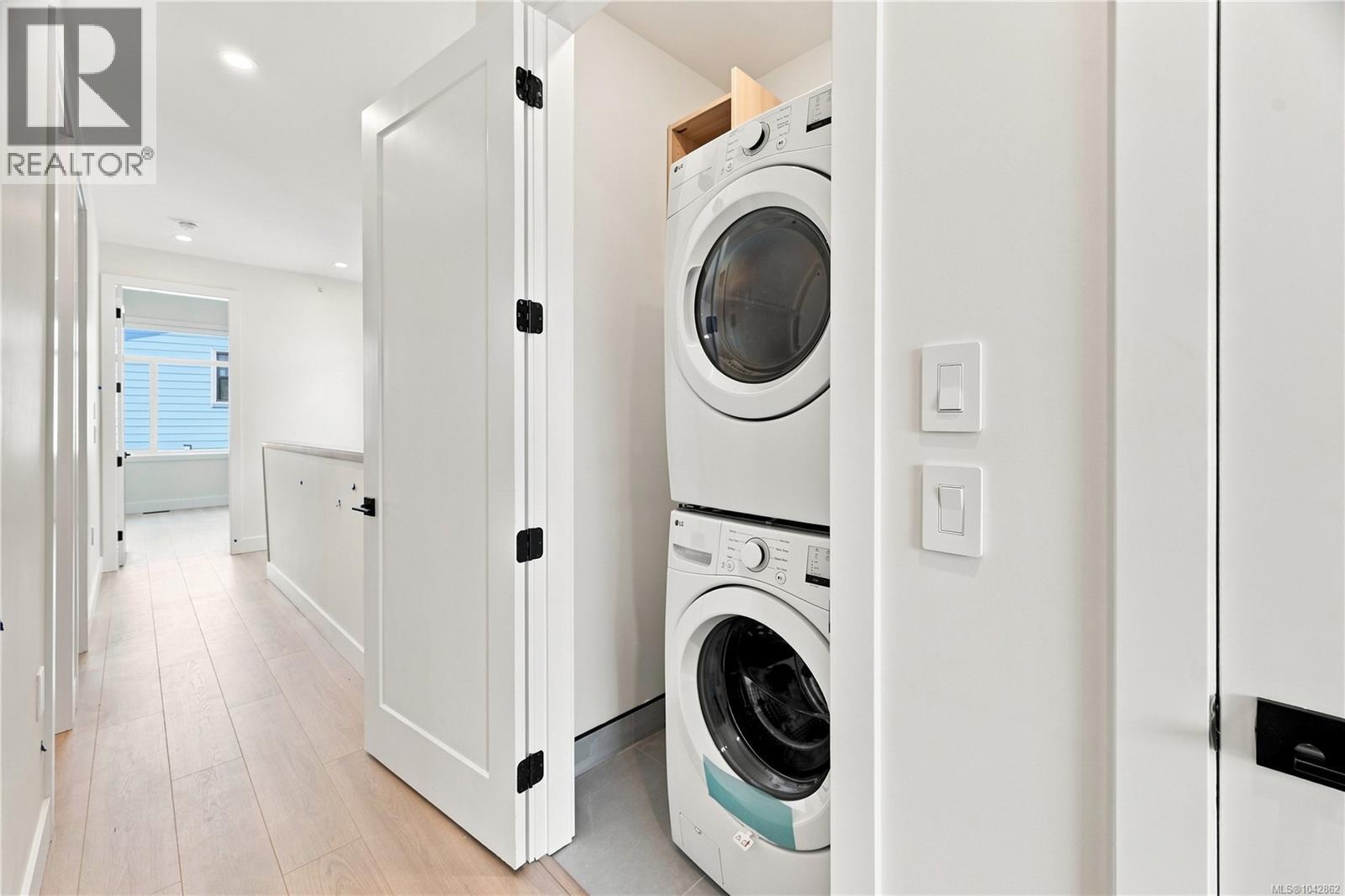 2124 Kingbird Dr - 35