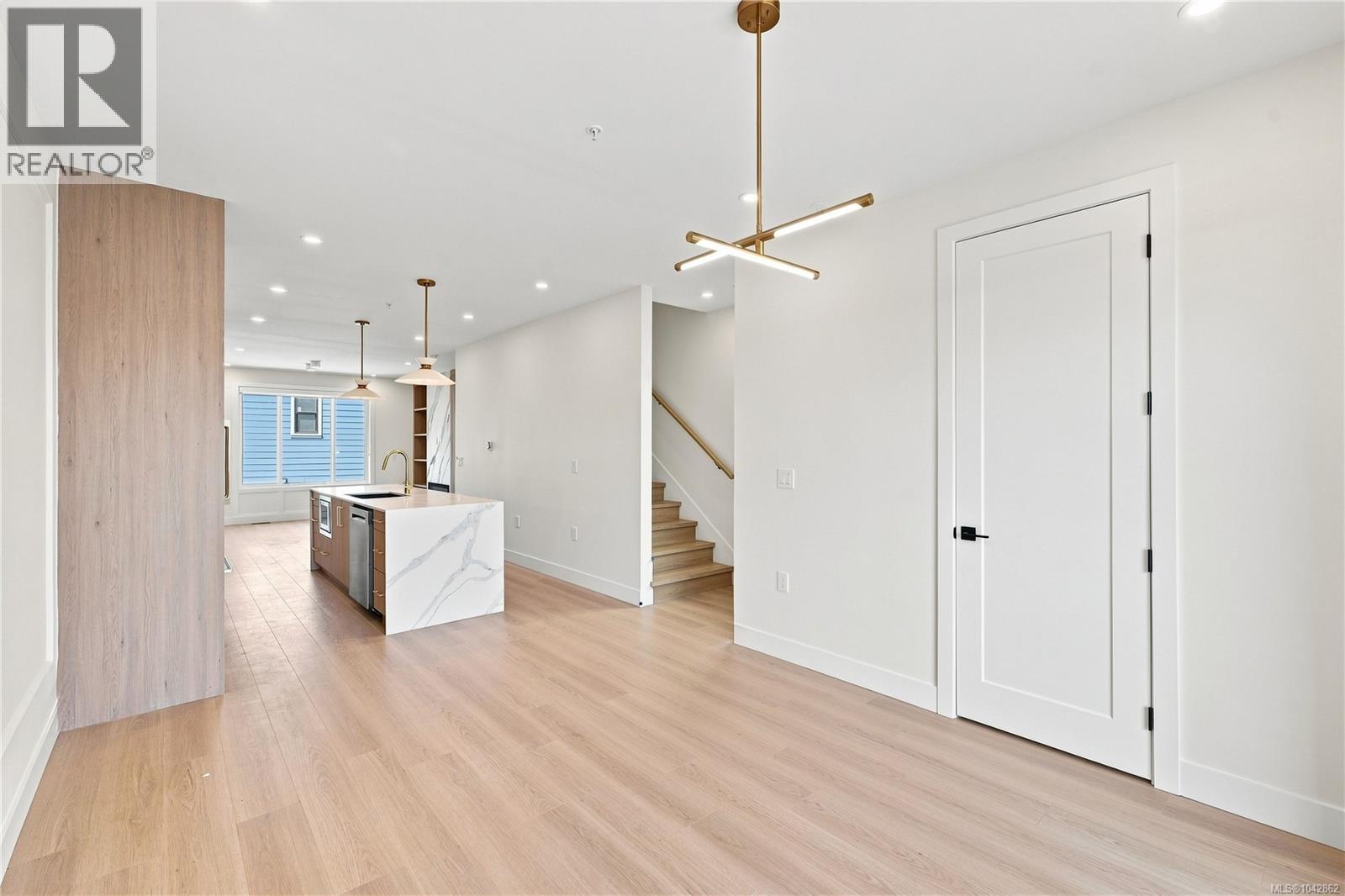 2124 Kingbird Dr - 6