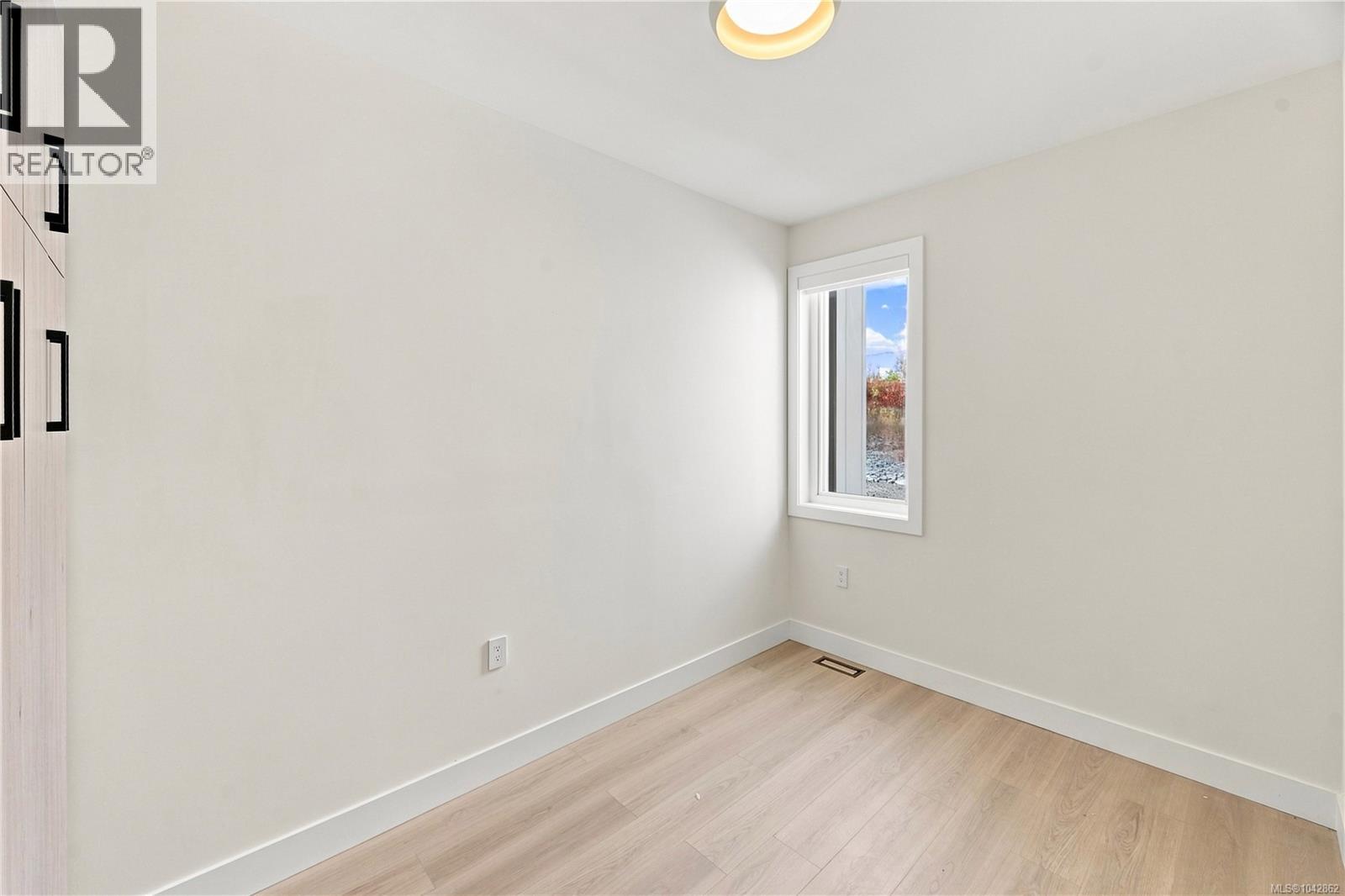 2124 Kingbird Dr - 24