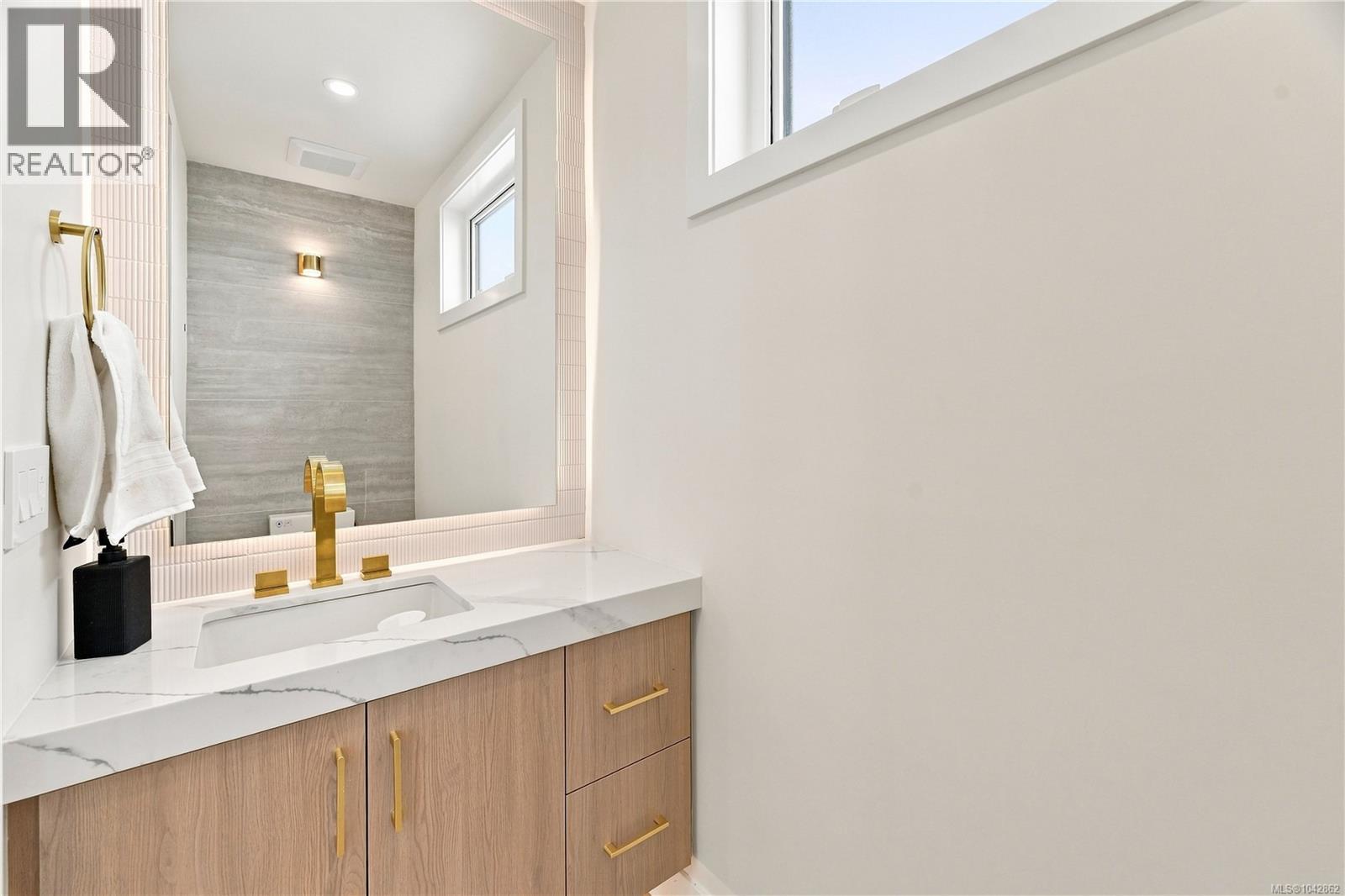 2124 Kingbird Dr - 32