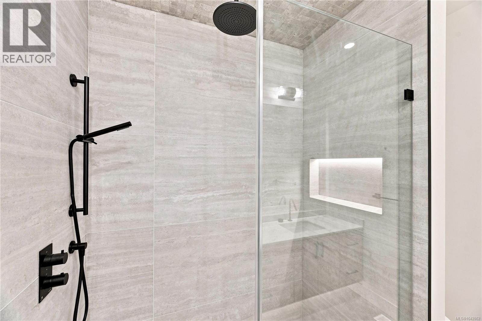 2124 Kingbird Dr - 34