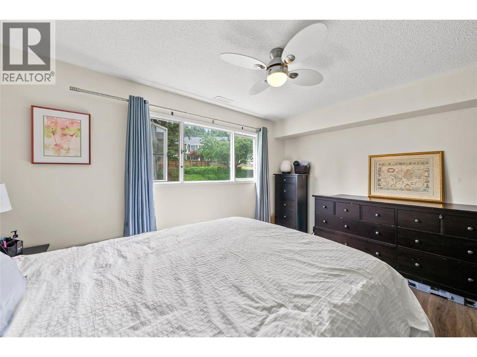 2440 Sunrise Boulevard - 34