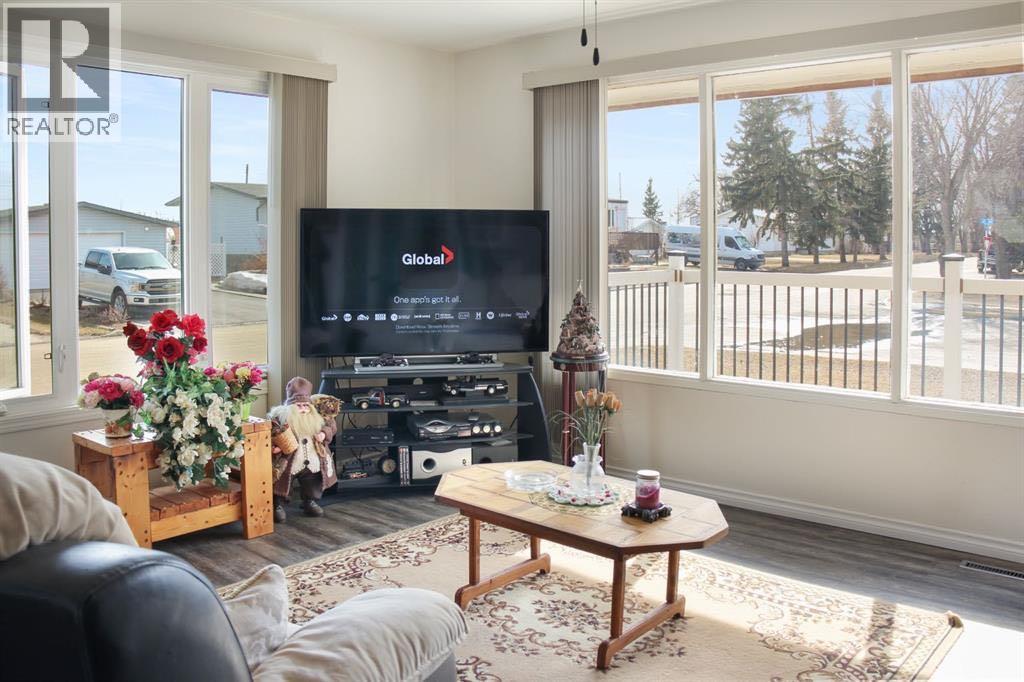 4801 48 Avenue - 8