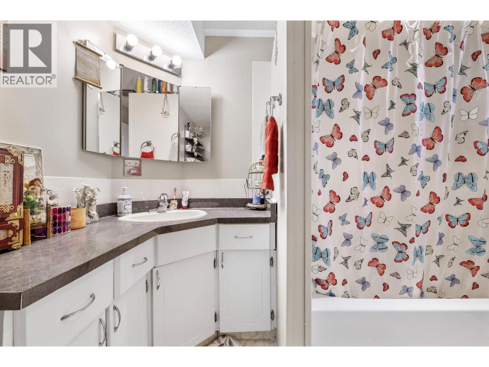 660 Sparrow Road - 53