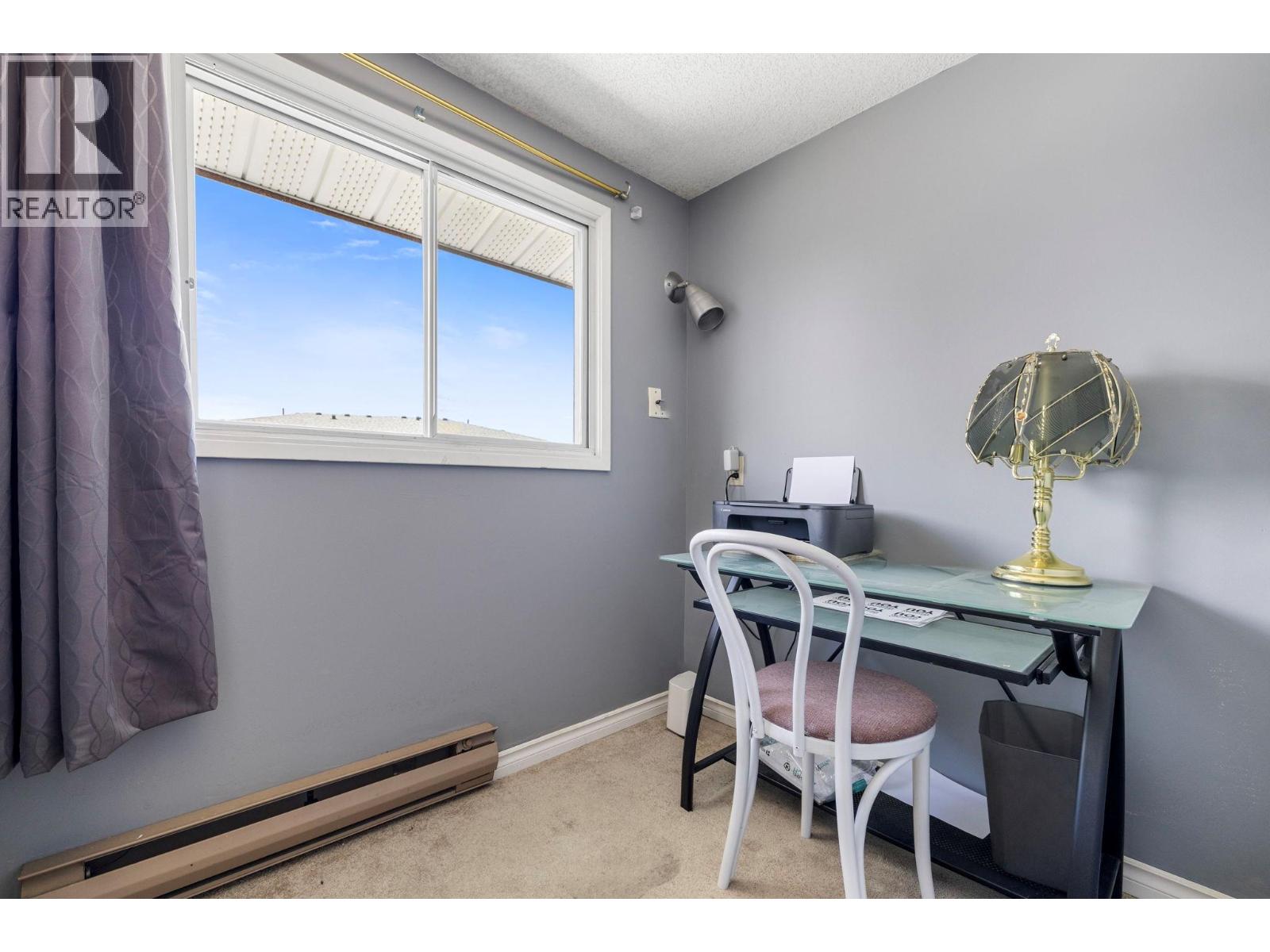 660 Sparrow Road - 33