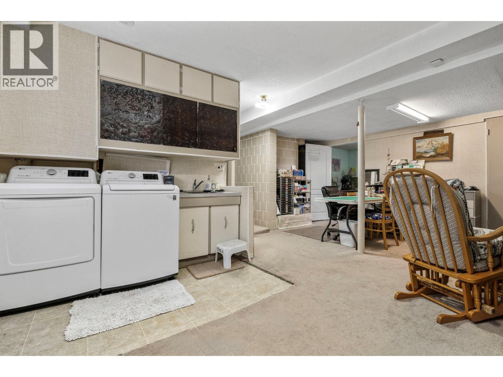 660 Sparrow Road - 40