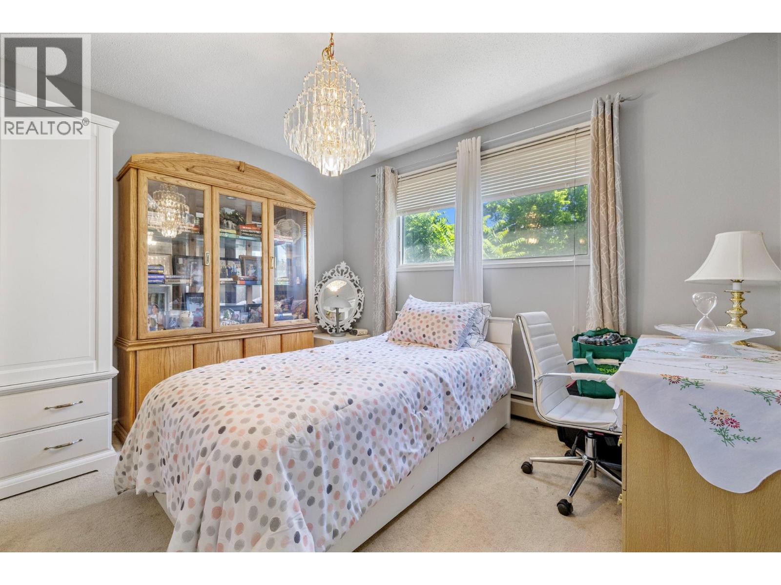660 Sparrow Road - 12