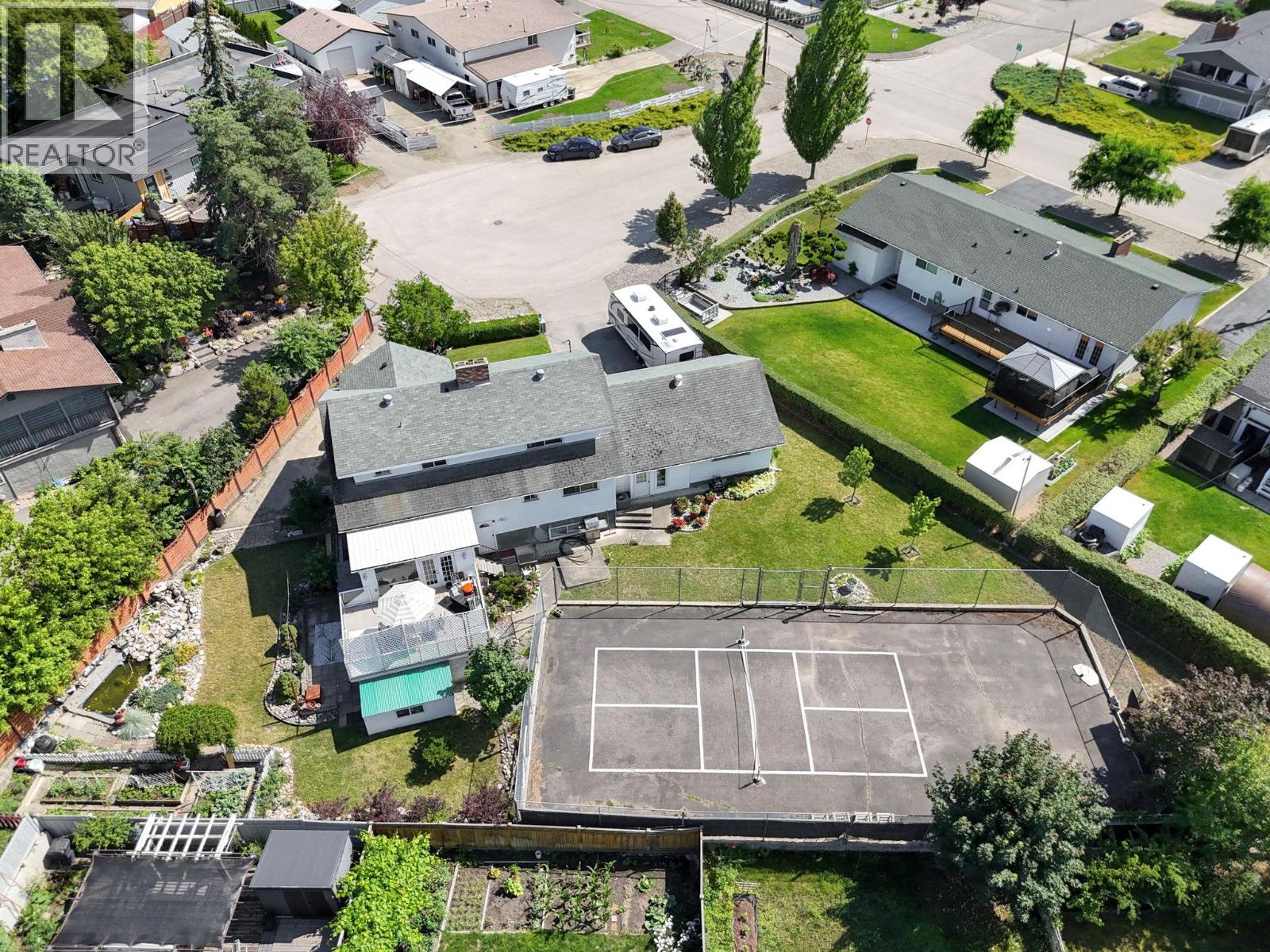 660 Sparrow Road - 63