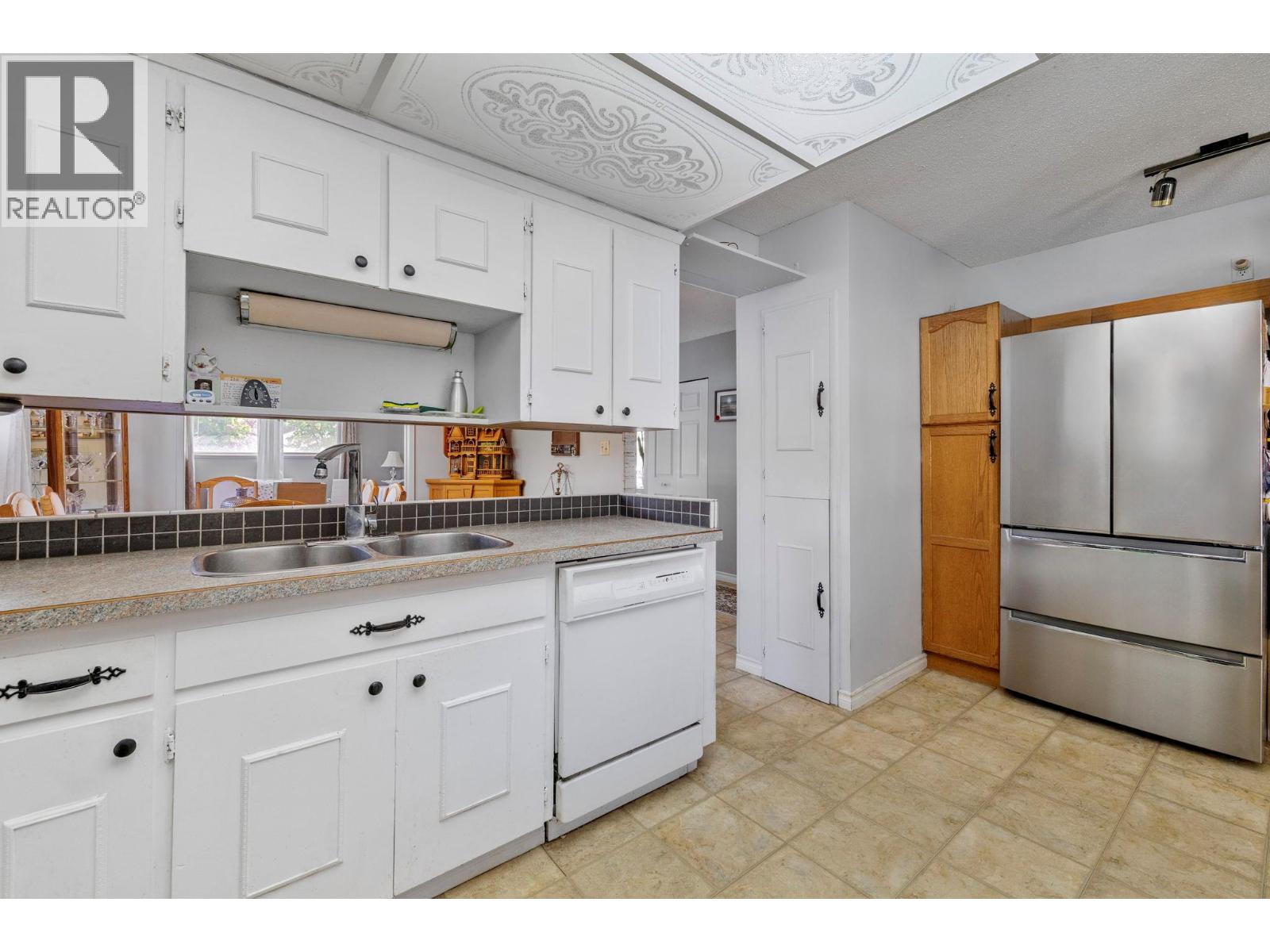 660 Sparrow Road - 15