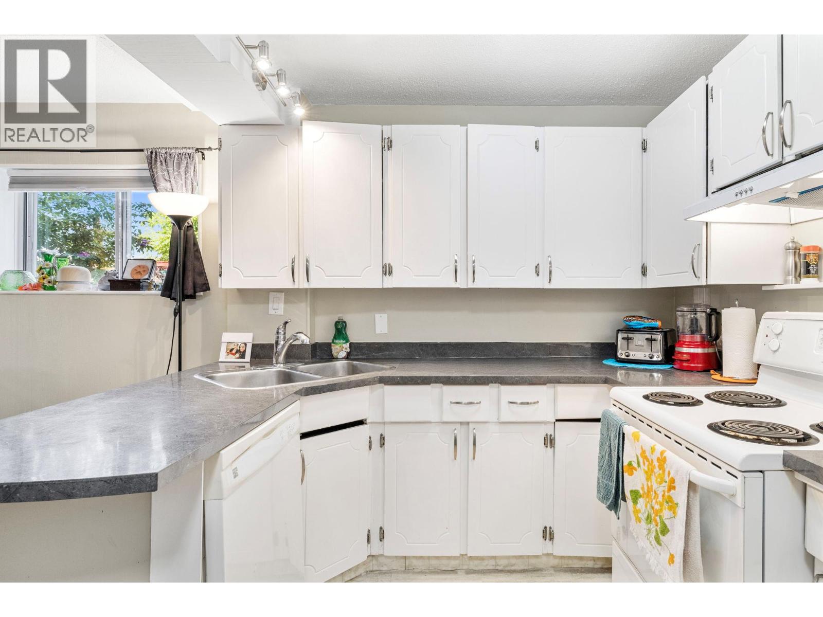 660 Sparrow Road - 44