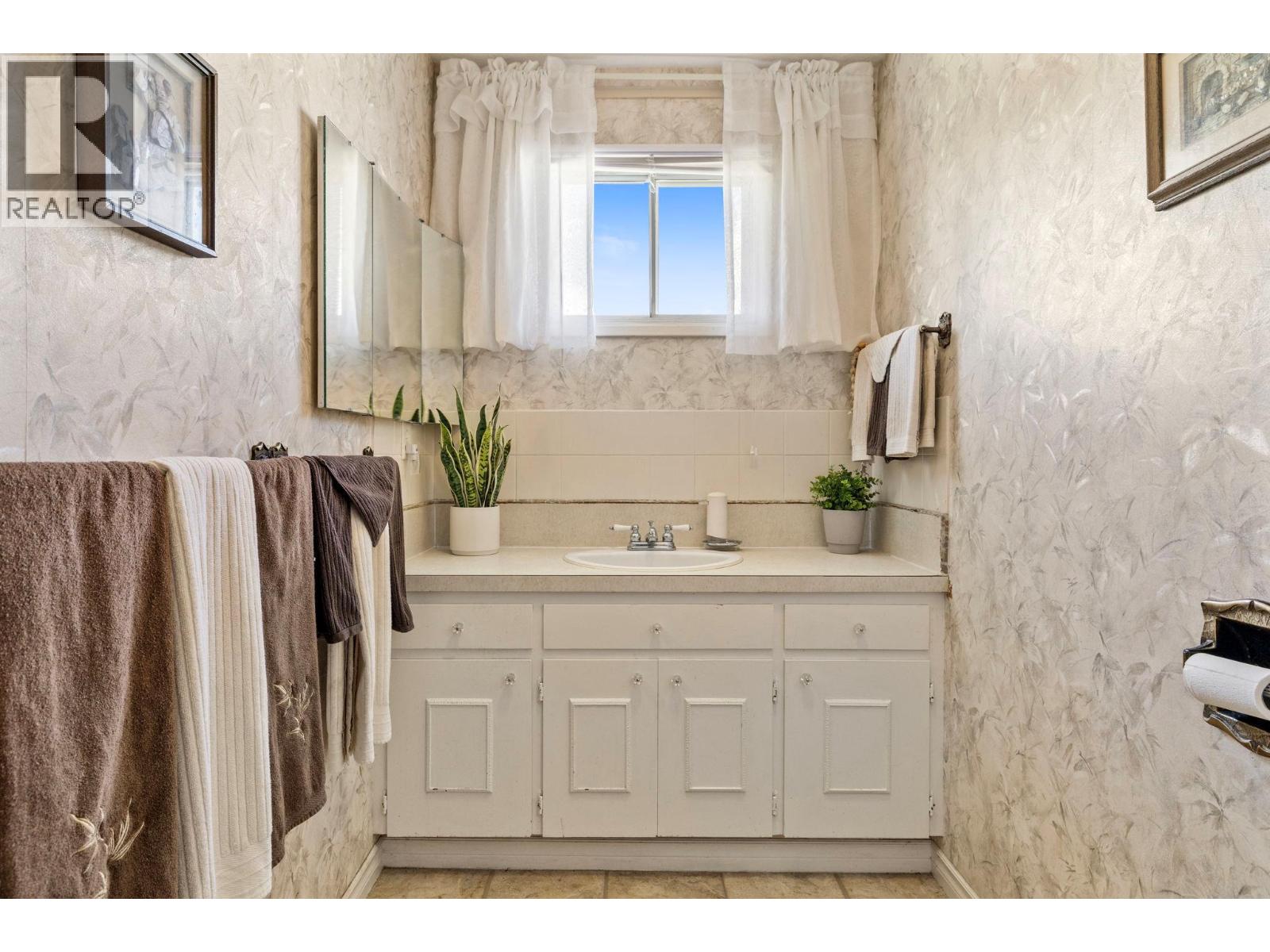 660 Sparrow Road - 26