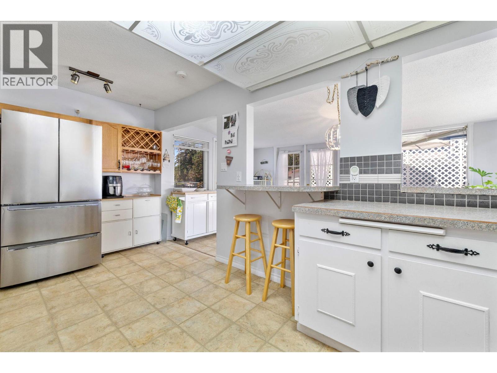 660 Sparrow Road - 13