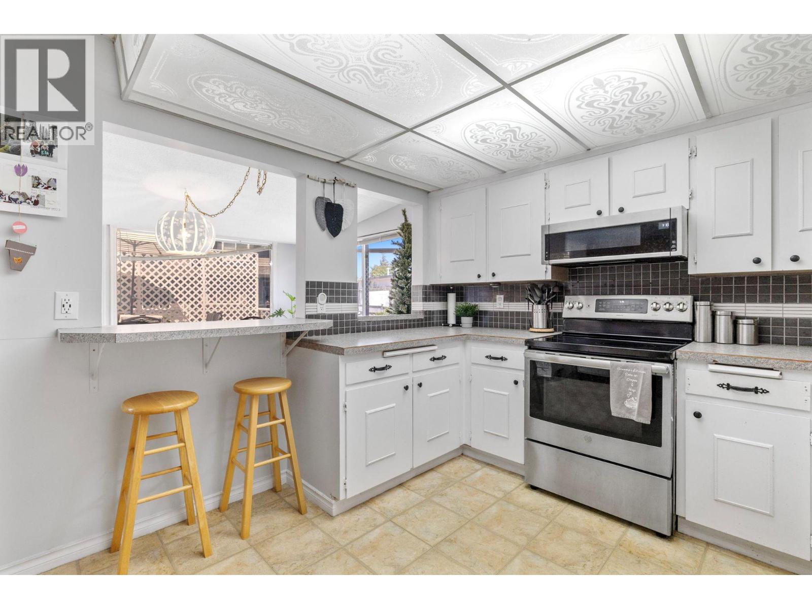 660 Sparrow Road - 16