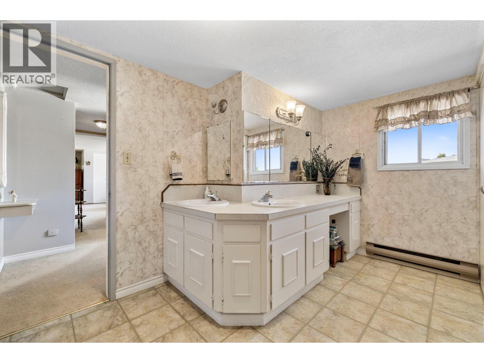 660 Sparrow Road - 35