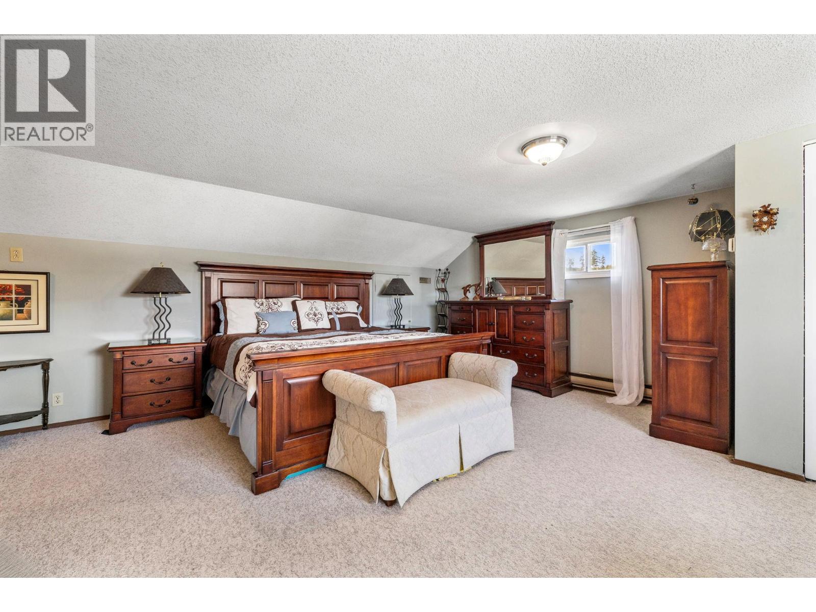 660 Sparrow Road - 29